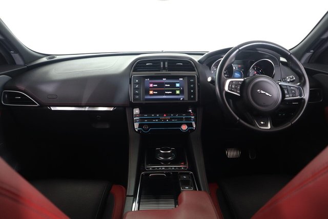 2018 Jaguar F-Pace - Photo 12