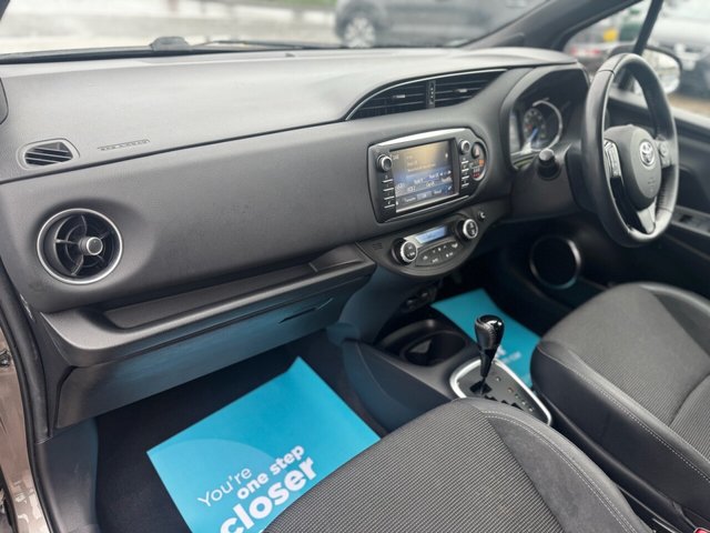 2018 TOYOTA YARIS - Photo 3