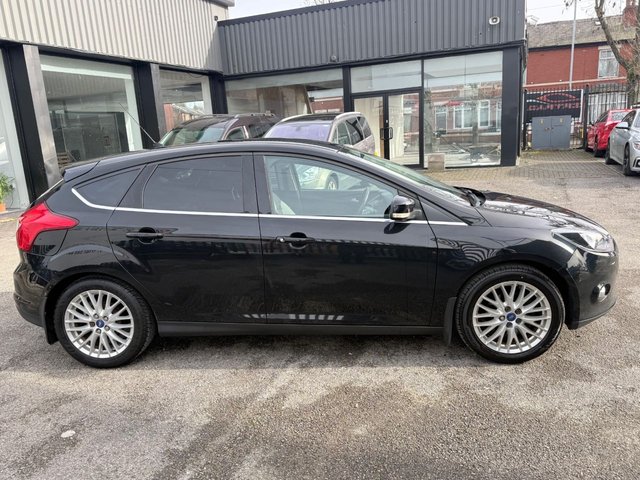 2012 FORD FOCUS 1.6 Zetec Hatchback 5dr Petrol Manual Euro 5 (125 ps) - Photo 4