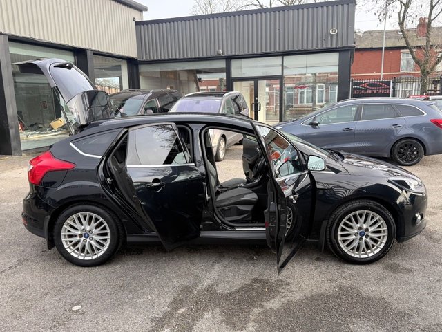 2012 FORD FOCUS 1.6 Zetec Hatchback 5dr Petrol Manual Euro 5 (125 ps) - Photo 11