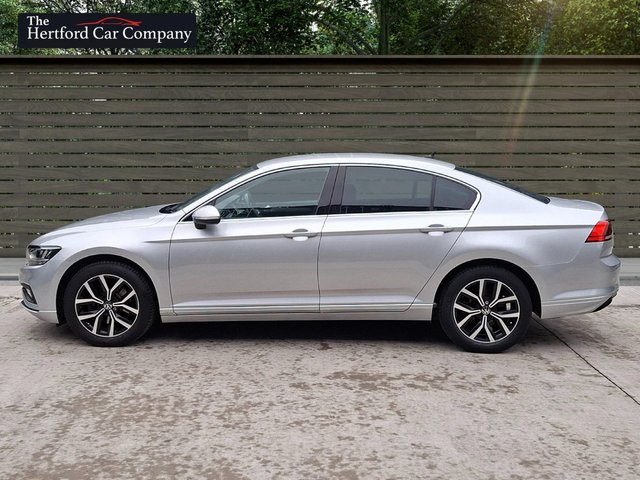 2021 Volkswagen Passat 1.5L Sel 4dr - Photo 5