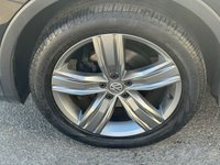 USED 2017 17 VOLKSWAGEN TIGUAN 2.0 TDI BlueMotion Tech SEL SUV 5dr Diesel DSG Euro 6 (s/s) (150 ps) AUTO -- 1 OWNER -- SAT NAV -- HEATED SEATS -- CAR PLAY -- SUNROOF