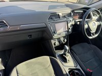 USED 2017 17 VOLKSWAGEN TIGUAN 2.0 TDI BlueMotion Tech SEL SUV 5dr Diesel DSG Euro 6 (s/s) (150 ps) AUTO -- 1 OWNER -- SAT NAV -- HEATED SEATS -- CAR PLAY -- SUNROOF