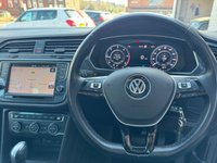 USED 2017 17 VOLKSWAGEN TIGUAN 2.0 TDI BlueMotion Tech SEL SUV 5dr Diesel DSG Euro 6 (s/s) (150 ps) AUTO -- 1 OWNER -- SAT NAV -- HEATED SEATS -- CAR PLAY -- SUNROOF