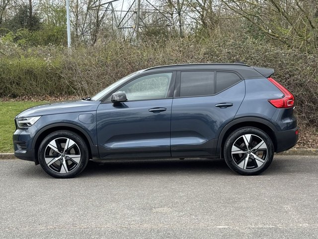 2021 VOLVO XC40 - Photo 2