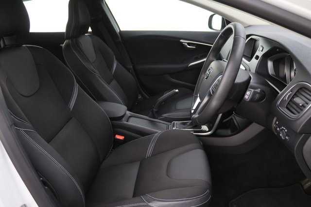 2019 Volvo V40 2L Momentum Edition 5dr - Photo 12