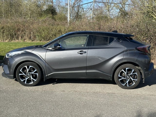 2018 TOYOTA C-HR - Photo 2
