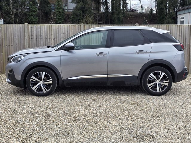 2020 PEUGEOT 3008 - Photo 2