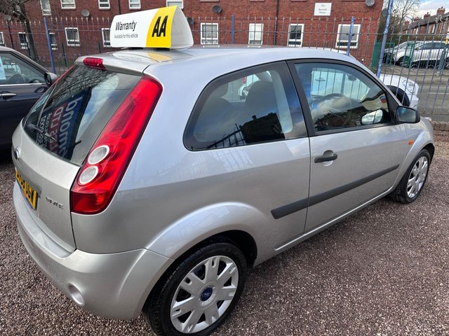 2006 FORD FIESTA - Photo 2