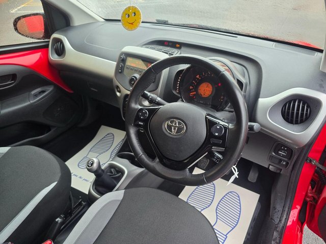 2015 TOYOTA AYGO - Photo 4