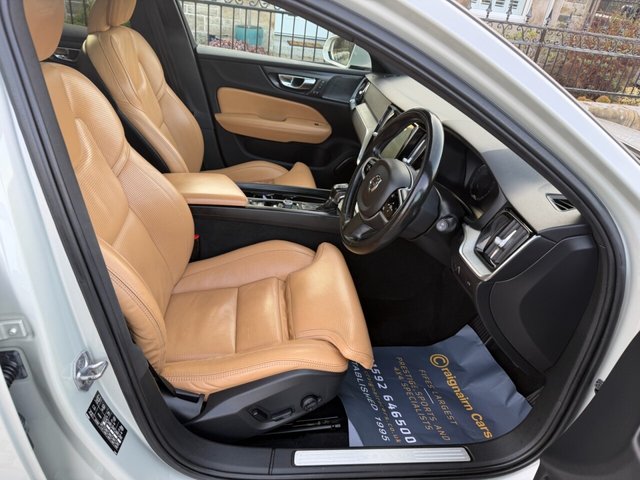 2018 VOLVO V60 - Photo 2