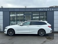 USED 2020 20 BMW 3 SERIES 2.0 318d Sport Touring 5dr Diesel Auto Euro 6 (s/s) (150 ps) CARPLAY + HEATED SEATS + AMBIENT LIGHTING + FRONT AND REAR SENSORS WITH REAR CAM + CRUISE CONTROL + SATNAV
