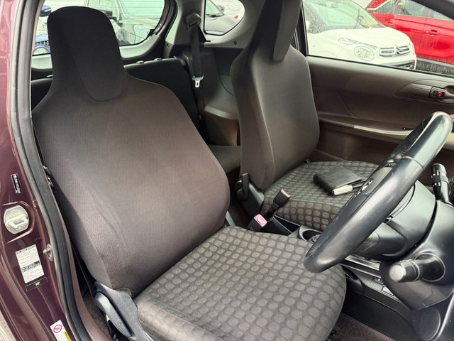 2009 TOYOTA IQ 1.33 Dual VVT-i 3 Hatchback 3dr Petrol Manual Euro 4 (s/s) (98 ps) - Photo 9