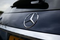 USED 2021 21 MERCEDES-BENZ C-CLASS 2.0 C300de 13.5kWh AMG Line Night Edition (Premium Plus) Estate 5dr Diesel Plug-in Hybrid G-Tronic+ Euro 6 (s/s) (306 ps) LUNAR BLUE METALLIC PAINTWORK + 360 CAMERA + SUNROOF + APPLE CARPLAY