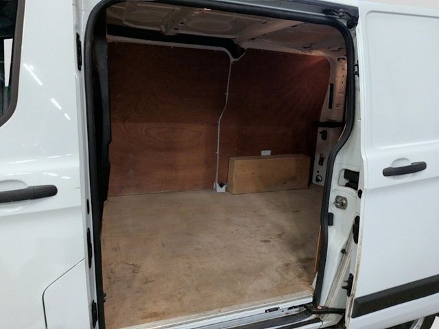2023 Ford Transit Custom 2L Leader 5dr - Photo 6
