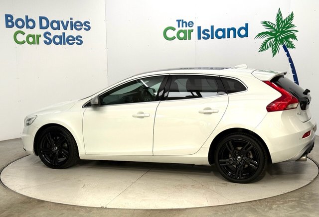 2018 VOLVO V40 1.5 T3 GPF R-Design Nav Plus Hatchback 5dr Petrol Auto Euro 6 (s/s) (152 ps) - Photo 5