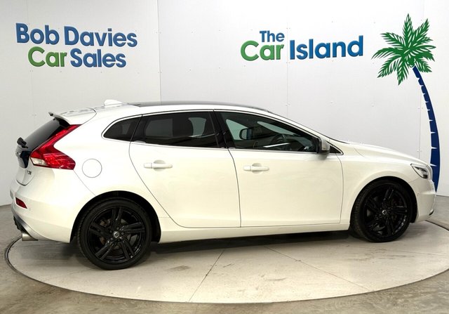 2018 VOLVO V40 1.5 T3 GPF R-Design Nav Plus Hatchback 5dr Petrol Auto Euro 6 (s/s) (152 ps) - Photo 9