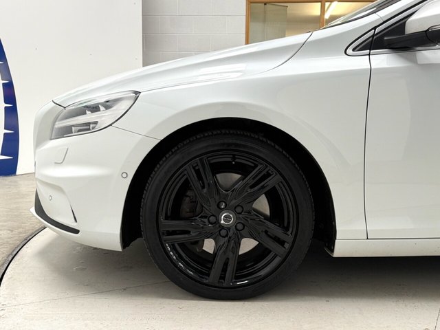 2018 VOLVO V40 1.5 T3 GPF R-Design Nav Plus Hatchback 5dr Petrol Auto Euro 6 (s/s) (152 ps) - Photo 11