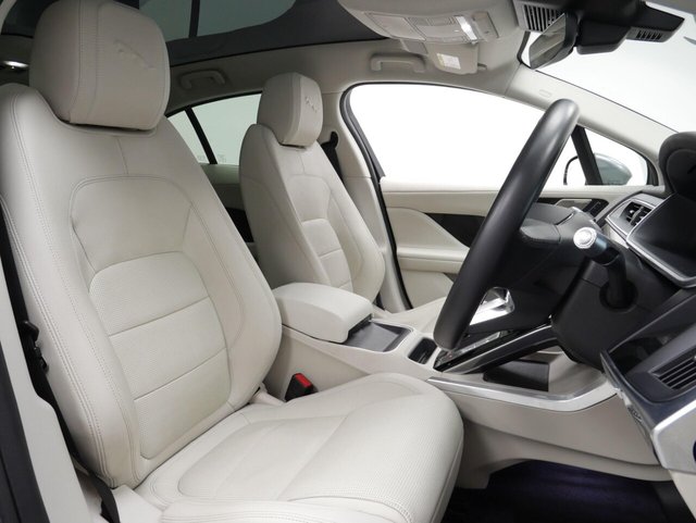 2021 JAGUAR I-PACE - Photo 4