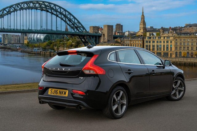 2016 VOLVO V40 - Photo 2
