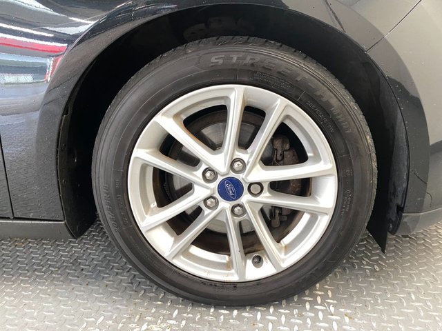 2015 Ford Focus 1.5L Zetec 5dr - Photo 10