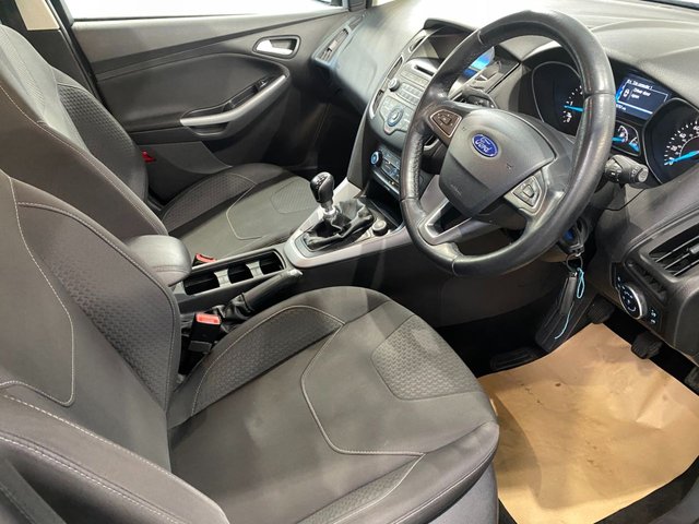 2015 Ford Focus 1.5L Zetec 5dr - Photo 11