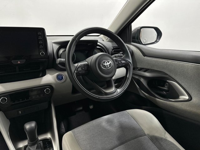 2021 Toyota Yaris - Photo 11