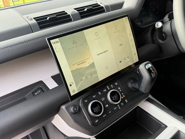 2026 Land Rover Defender 110 - Photo 12