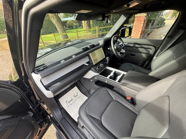 2026 Land Rover Defender 110 - Photo 5