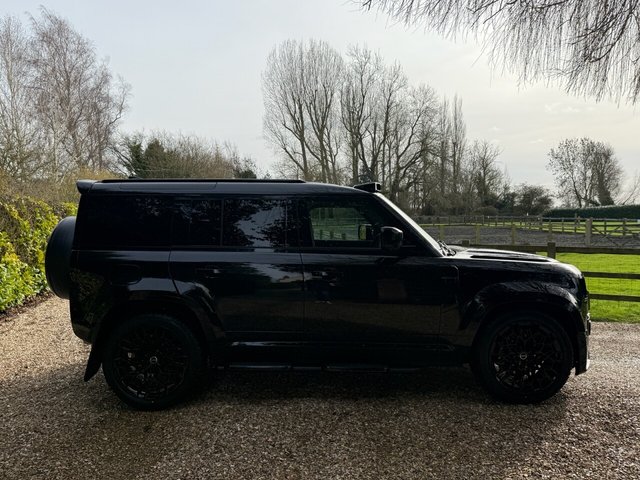 2026 Land Rover Defender 110 - Photo 11