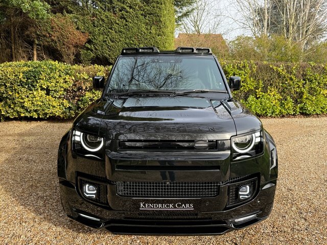 2026 Land Rover Defender 110 - Photo 4