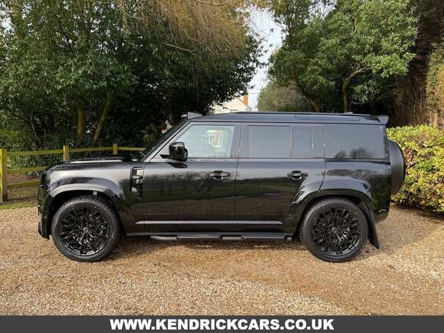 2026 Land Rover Defender 110 - Photo 2