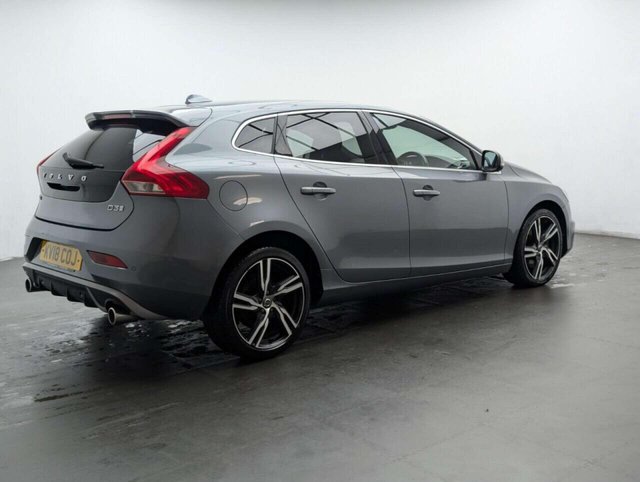USED 2018 18 VOLVO V40 2.0 D3 R-Design Pro Hatchback 5dr Diesel Auto Euro 6 (s/s) (150 ps) CLICK & COLLECT/HOME DELIVERY