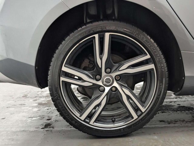 USED 2018 18 VOLVO V40 2.0 D3 R-Design Pro Hatchback 5dr Diesel Auto Euro 6 (s/s) (150 ps) CLICK & COLLECT/HOME DELIVERY