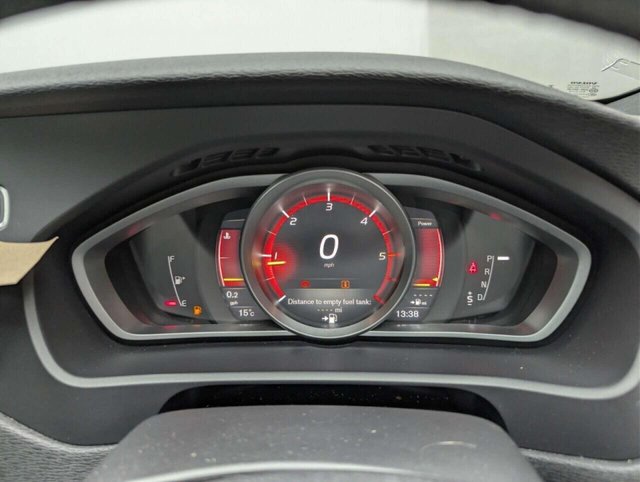 USED 2018 18 VOLVO V40 2.0 D3 R-Design Pro Hatchback 5dr Diesel Auto Euro 6 (s/s) (150 ps) CLICK & COLLECT/HOME DELIVERY