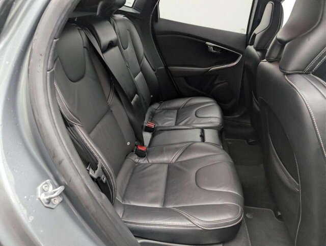 USED 2018 18 VOLVO V40 2.0 D3 R-Design Pro Hatchback 5dr Diesel Auto Euro 6 (s/s) (150 ps) CLICK & COLLECT/HOME DELIVERY