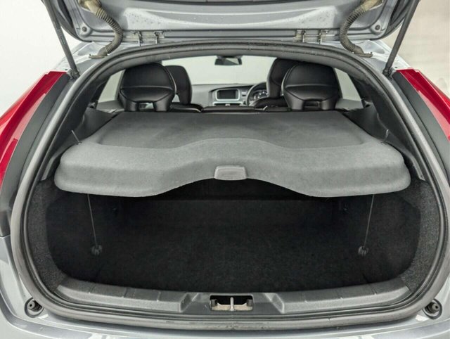USED 2018 18 VOLVO V40 2.0 D3 R-Design Pro Hatchback 5dr Diesel Auto Euro 6 (s/s) (150 ps) CLICK & COLLECT/HOME DELIVERY