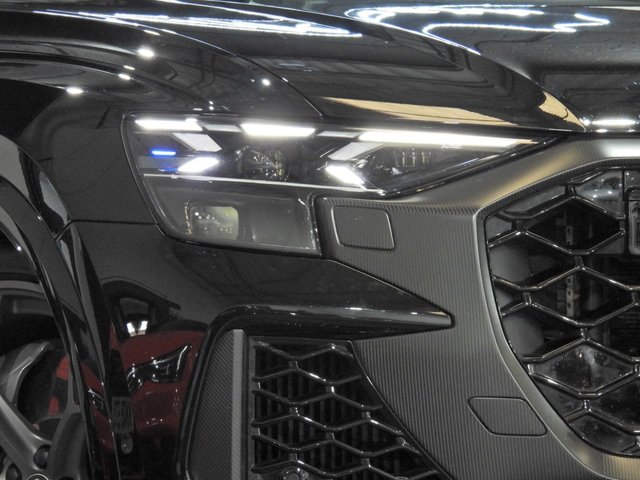 2024 Audi Rsq8 4L Performance Carbon Black 5dr - Photo 2