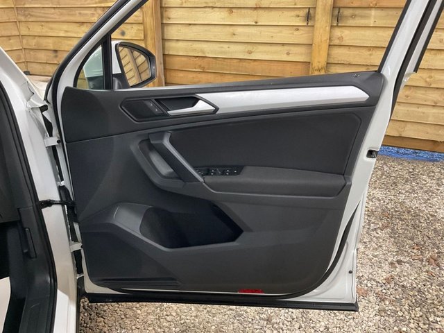 2019 VOLKSWAGEN TIGUAN (2019) - Photo 9