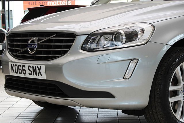 2017 VOLVO XC60 2.4 D4 SE Lux Nav SUV 5dr Diesel Auto AWD Euro 6 (s/s) (190 ps) - Photo 4