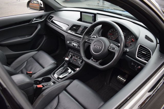 2016 Audi RS Q3 2.5L Performance 5dr - Photo 3