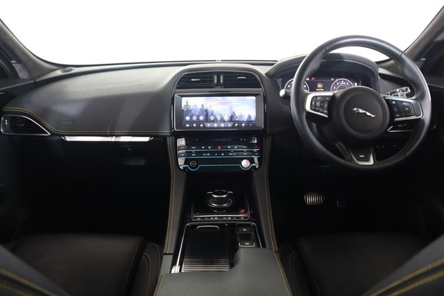 2020 Jaguar F-Pace - Photo 12