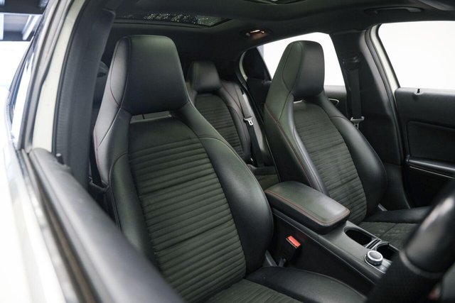 2016 MERCEDES-BENZ GLA 1.6 GLA200 AMG Line Euro 6 (s/s) 5dr - Photo 12