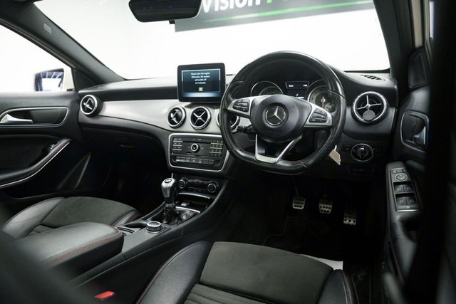 2016 MERCEDES-BENZ GLA 1.6 GLA200 AMG Line Euro 6 (s/s) 5dr - Photo 11