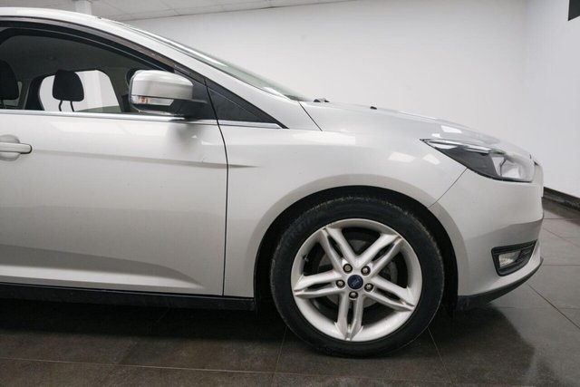 2017 FORD FOCUS 1.0T EcoBoost Zetec Edition Euro 6 (s/s) 5dr - Photo 5