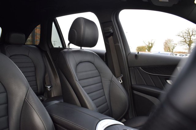 2020 Mercedes-Benz Glc 2L Amg Line 5dr - Photo 5