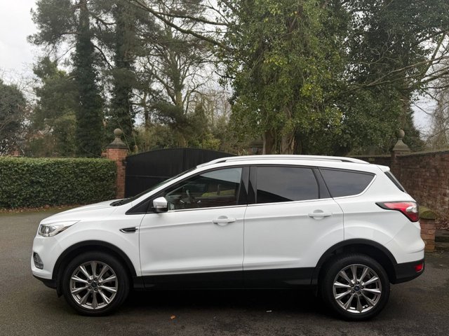 2019 FORD KUGA - Photo 2