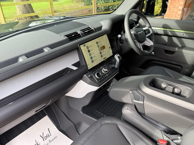2026 Land Rover Defender 110 - Photo 8