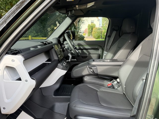 2026 Land Rover Defender 110 - Photo 11