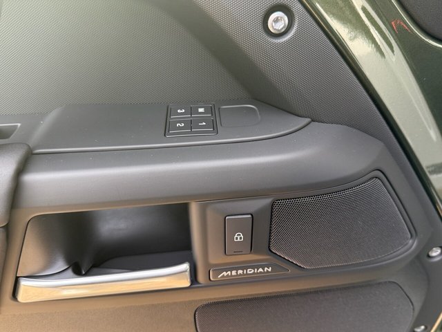 2026 Land Rover Defender 110 - Photo 12